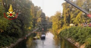 Tre 17enni morti in un’auto precipitata in un canale nel Milanese