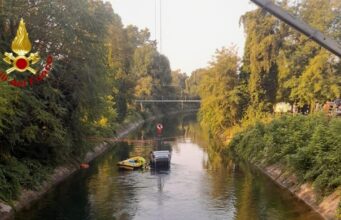 Tre 17enni morti in un’auto precipitata in un canale nel Milanese