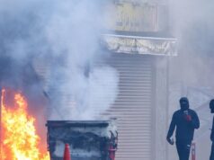 Accoltellamento shock a Belfast, disordini e case bruciate