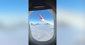 Il Papa scortato da un caccia dell’aeronautica spagnola nel viaggio da Madrid a Barcellona