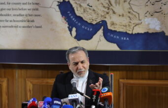 Il Pakistan: ‘C’è un testo comune Iran-Usa’. Voci sulla firma domenica a Ginevra