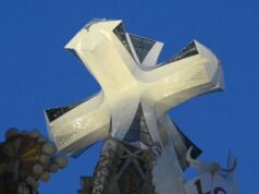 Sagrada Familia: 24 fasci di luce per la Croce, con Led risparmiati 845kg di Co2