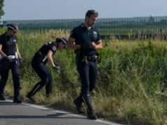 L’agente morto, il conducente dell’auto inseguita arrestato per omicidio stradale: ‘Chiedo scusa all’Italia’