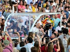 Il Papa è arrivato allo stadio olimpico Lluis Companys