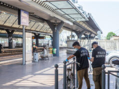 ‘Cosa guardi? Sono uomo e musulmano’, e sfregia ragazza a Milano