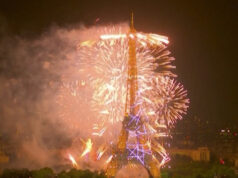 Parigi, spettacolo di fuochi d’artificio e droni per il 14 luglio