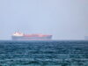 Iran, nuova ondata di attacchi Usa. I pasdaran: ‘Petroliera in fiamme a Hormuz, altre due fanno dietrofront’