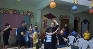 Tifo e bandiere, il Mondiale riporta il sorriso a Gaza