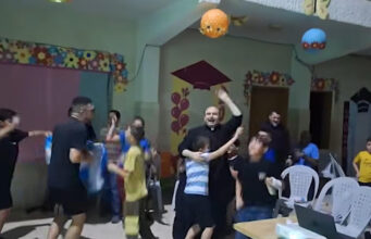 Tifo e bandiere, il Mondiale riporta il sorriso a Gaza