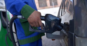 La benzina sale ancora, in autostrada oltre i 2 euro