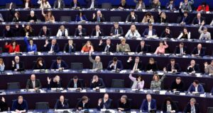Sì dell’Eurocamera all’indagine sul partito di estrema destra Esn