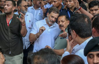 Rahul Gandhi fermato dalla polizia dopo le proteste