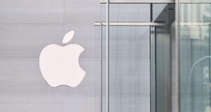 Scontro fra big, Apple fa causa a OpenAI per furto di segreti commerciali
