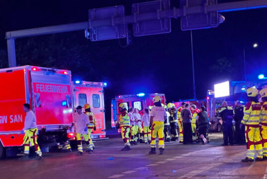 Furgone contro la folla a Berlino, ‘un morto e 15 feriti’