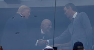 Mondiali: stretta di mano fra Donald Trump e Pedro Sanchez