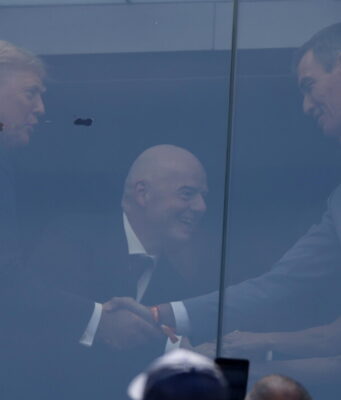 Mondiali: stretta di mano fra Donald Trump e Pedro Sanchez