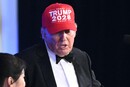 The Donald indossa il cappellino rosso ‘Trump 2028’ e annuncia: ‘Mi candido a presidenziali’