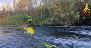 Disperso dopo il bagno con i figli nel fiume, trovato senza vita. Un bimbo gravissimo