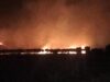Il Pollino brucia ancora, fiamme salgono verso le montagne