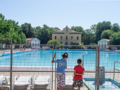 A Milano si tuffa di notte in una piscina pubblica e annega