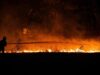 Centinaia di persone in fuga in barca dall’incendio a Cap Ferret
