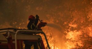 In Gironda l’incendio minaccia Bordeaux. Ipotesi evacuazione totale della città