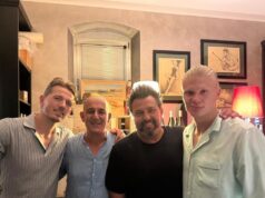 Haaland in pigiama al compleanno della fidanzata a Taormina