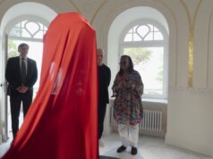 Whoopi Goldberg svela la sua Medusa al museo di Jago