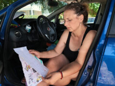 Vive in auto dopo lo sfratto, cerca casa per riavere i figli