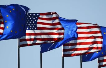 Trump impone nuovi dazi tra il 10 e 12,5 per cento a oltre 60 paesi