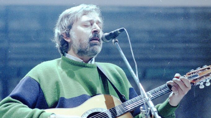 Addio a Francesco Guccini, aveva 86 anni