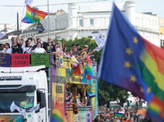 Oltre 100mila alla parata del Pride di Amburgo, 7 giorni dopo l’attentato di Berlino