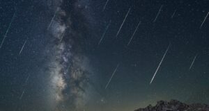 Con eclissi e stelle cadenti, il cielo di agosto dà spettacolo